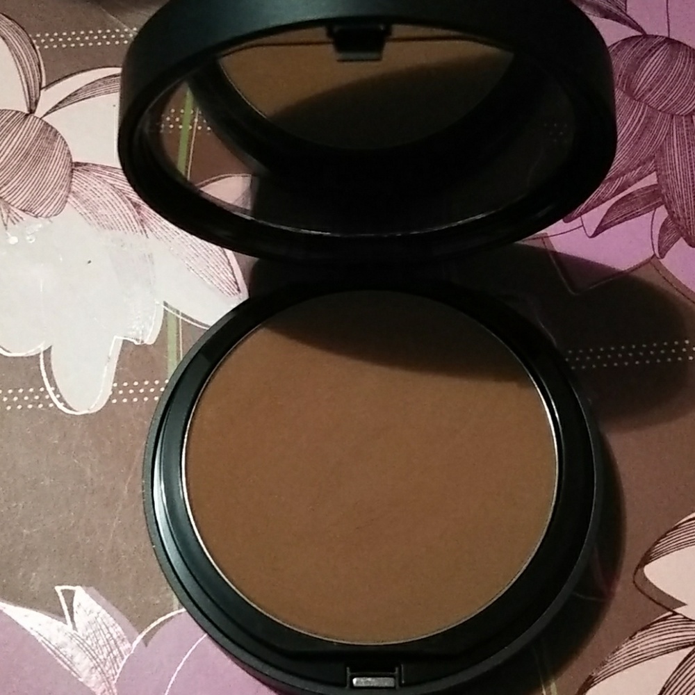 BareMinerals BarePro Foundation - Picture 3 of 3